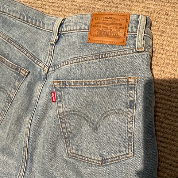 LEVI Ribcage Straight Jeans - like NEW - Picture 3 of 7